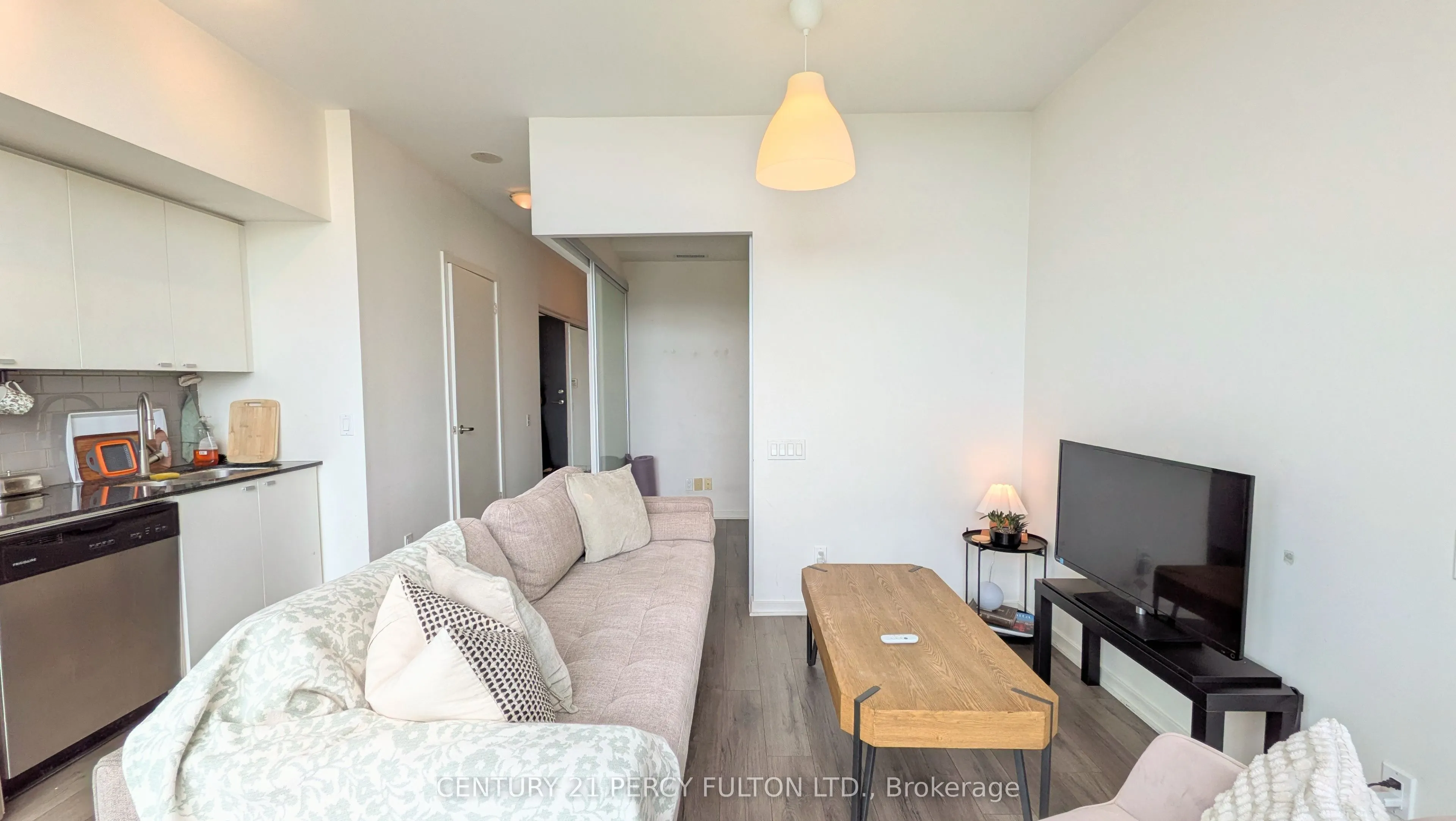 105 The Queensway #3505