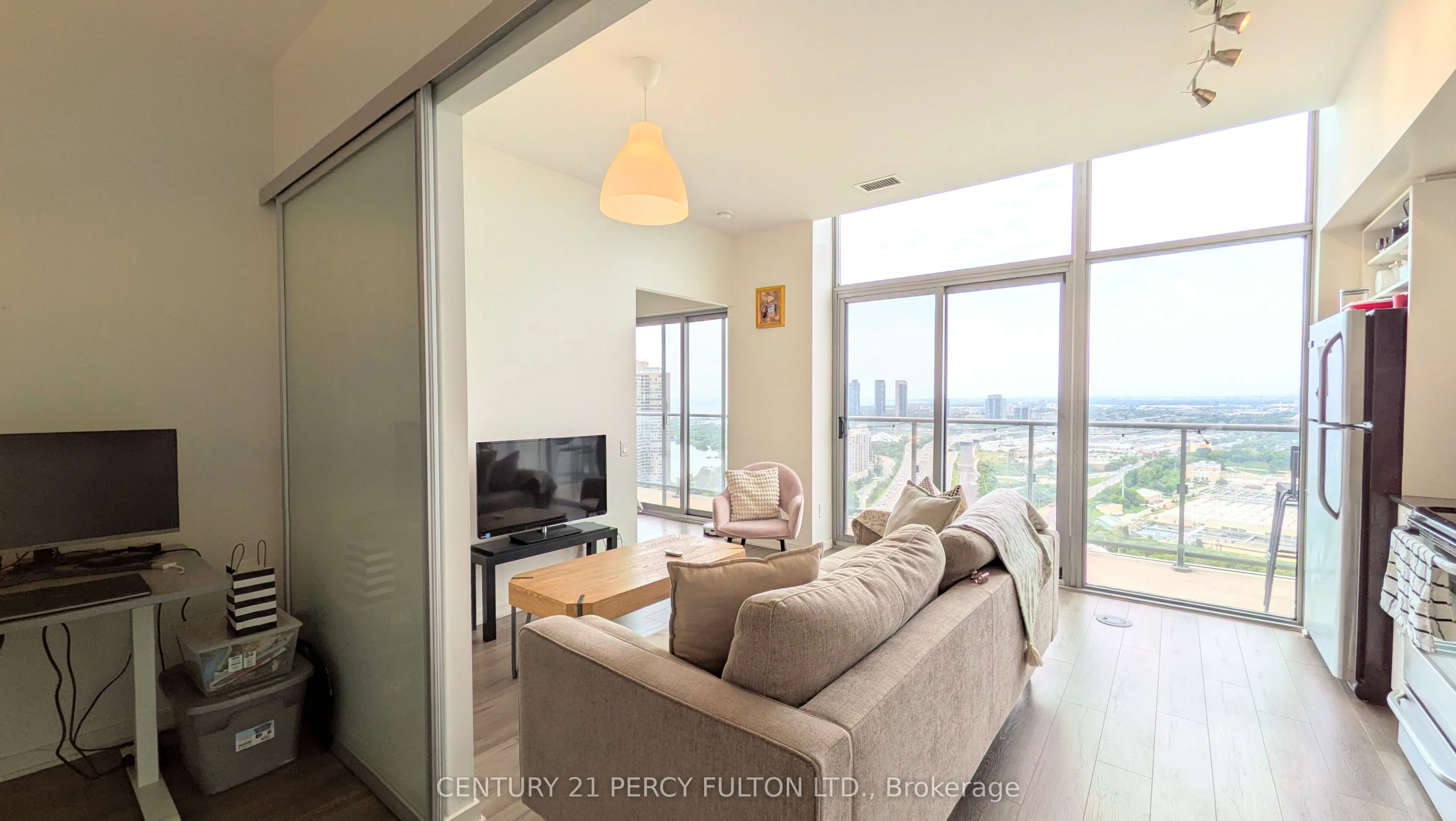 105 The Queensway #3505