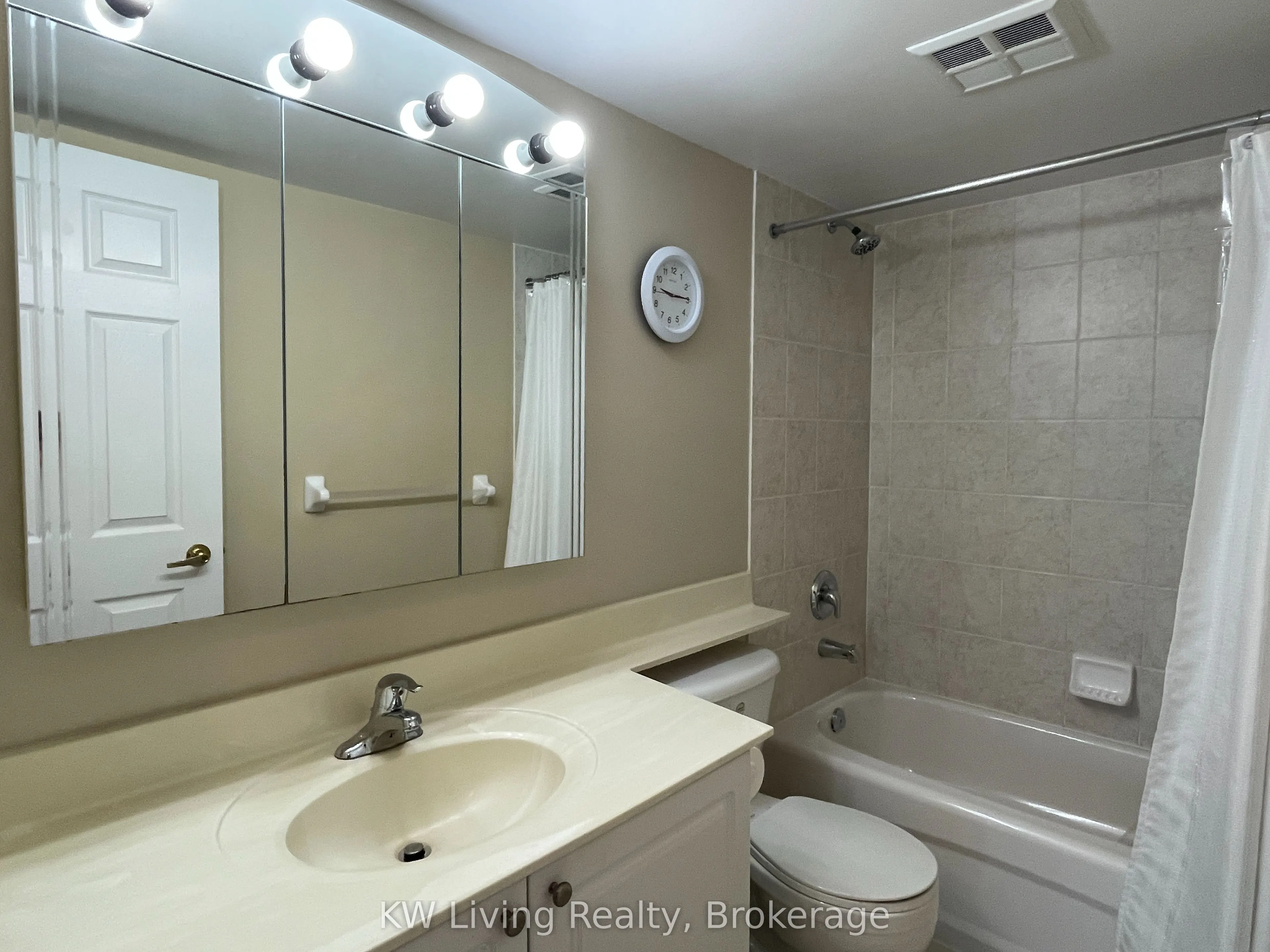 4889 Kimbermount Avenue #908 Room2