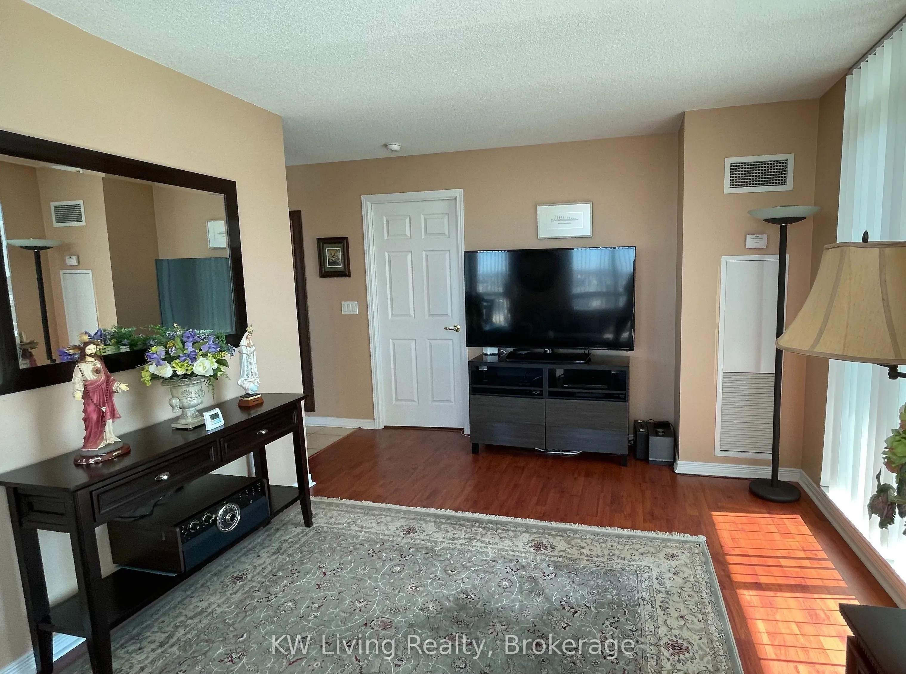 4889 Kimbermount Avenue #908 Room2