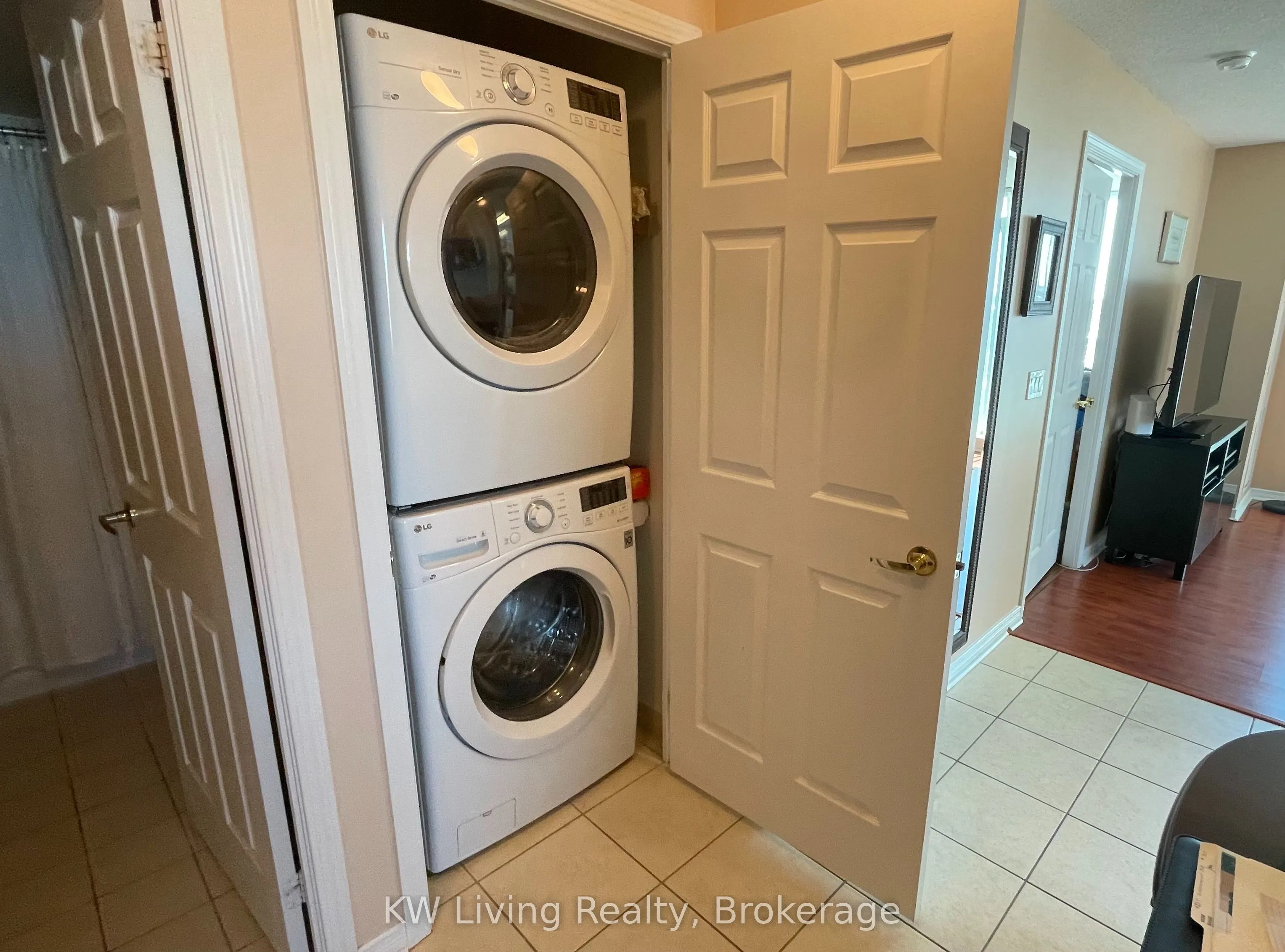 4889 Kimbermount Avenue #908 Room2