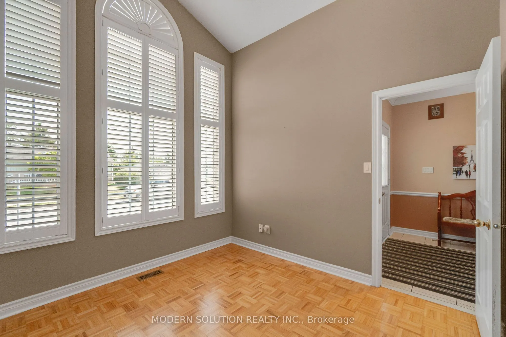53 Ellwood Drive W