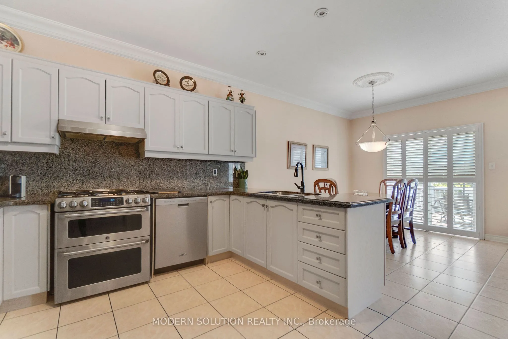 53 Ellwood Drive W