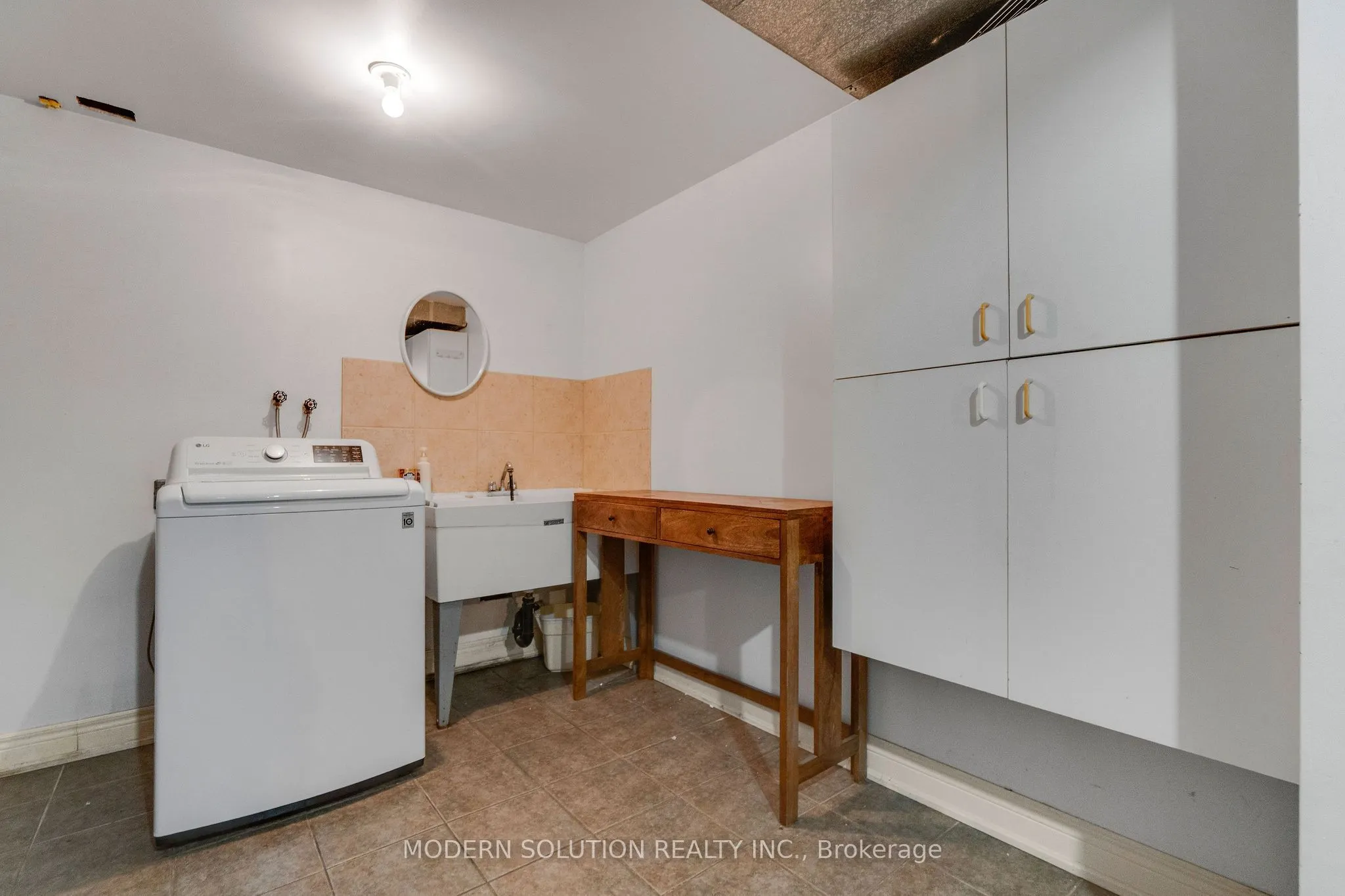 53 Ellwood Drive W