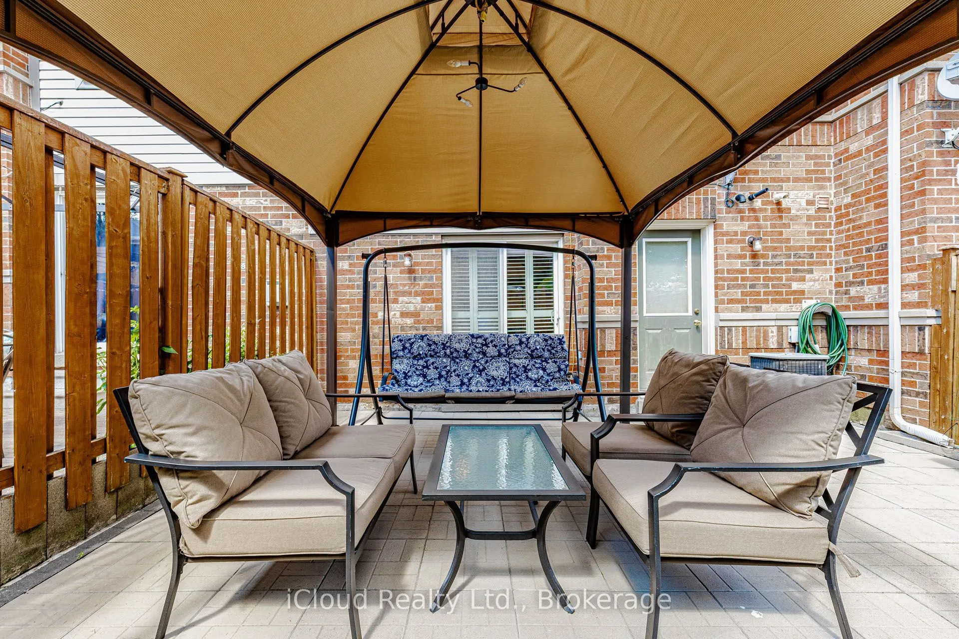1279 Lamont Crescent