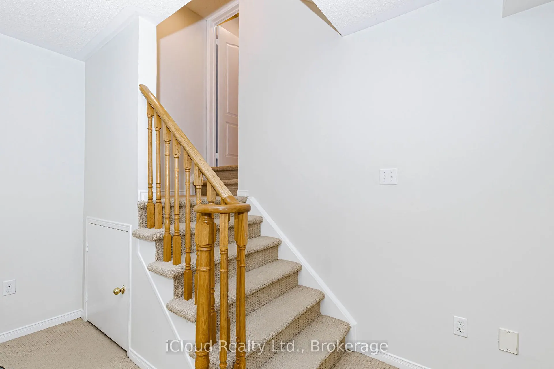 1279 Lamont Crescent
