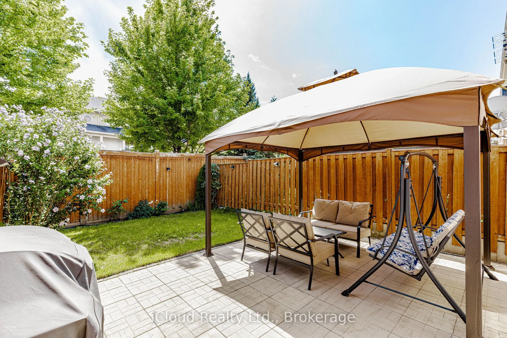 1279 Lamont Crescent