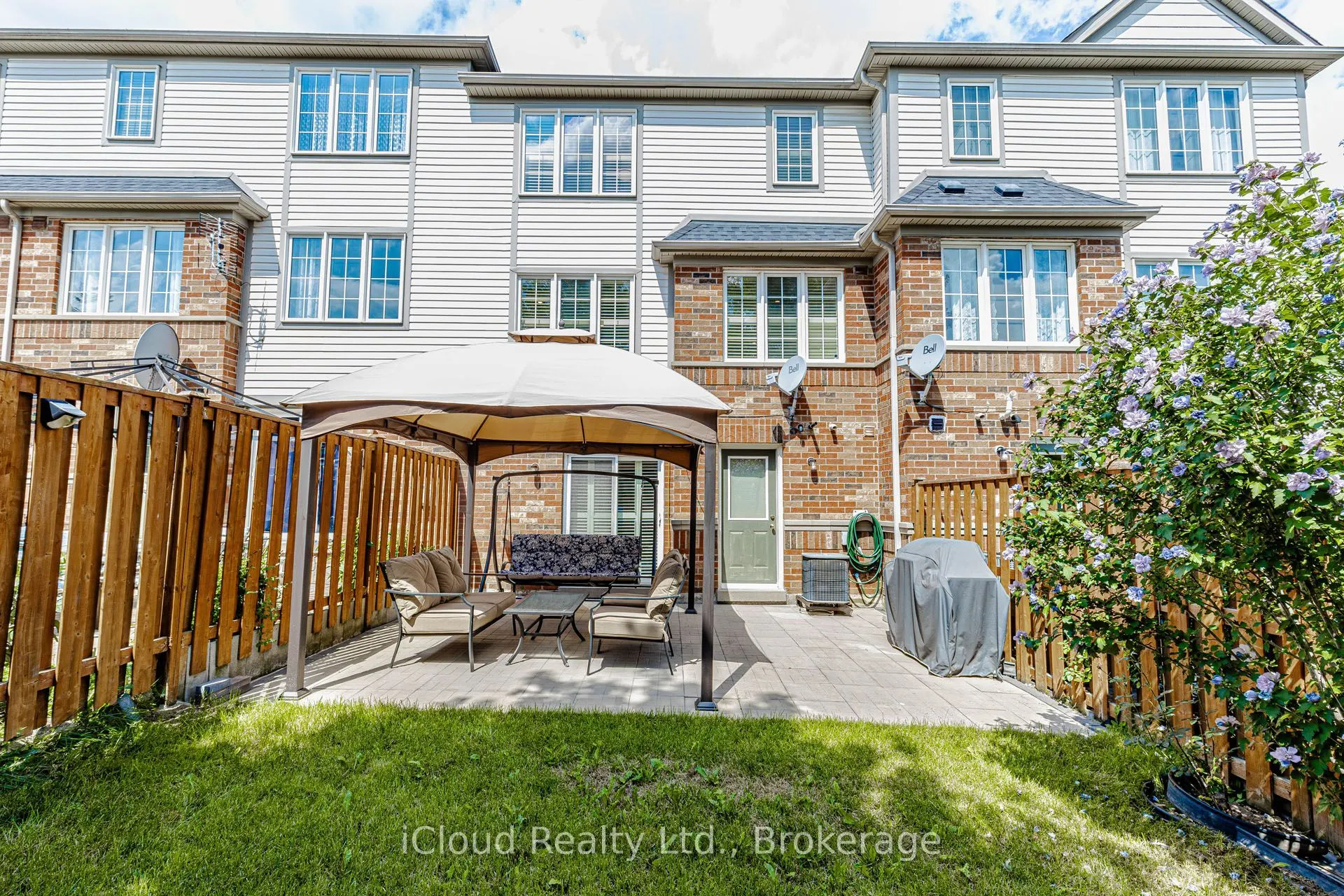 1279 Lamont Crescent