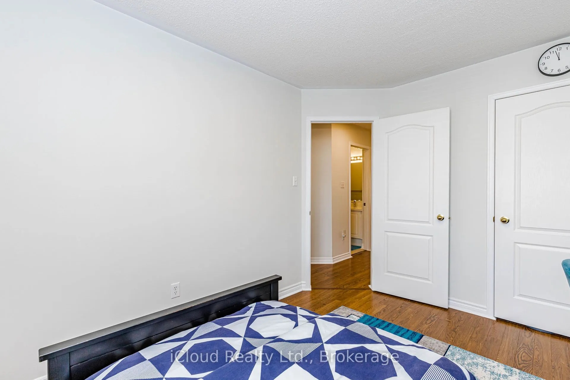 1279 Lamont Crescent