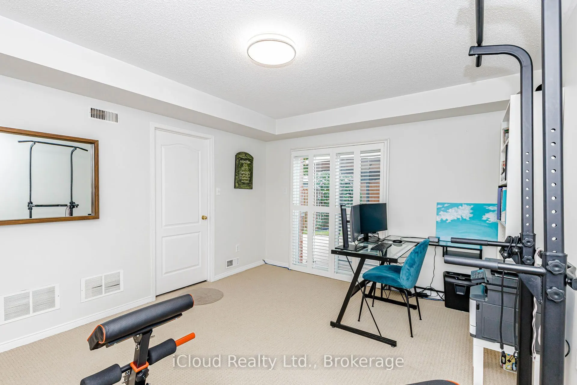 1279 Lamont Crescent