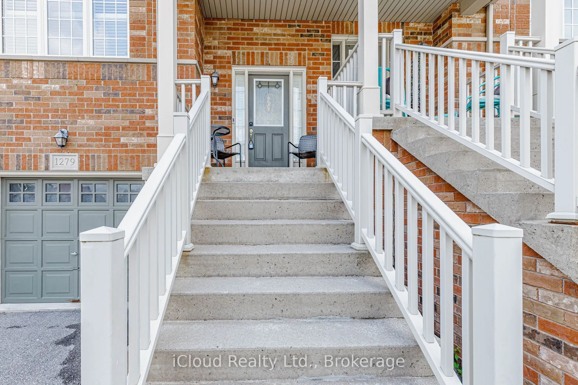 1279 Lamont Crescent