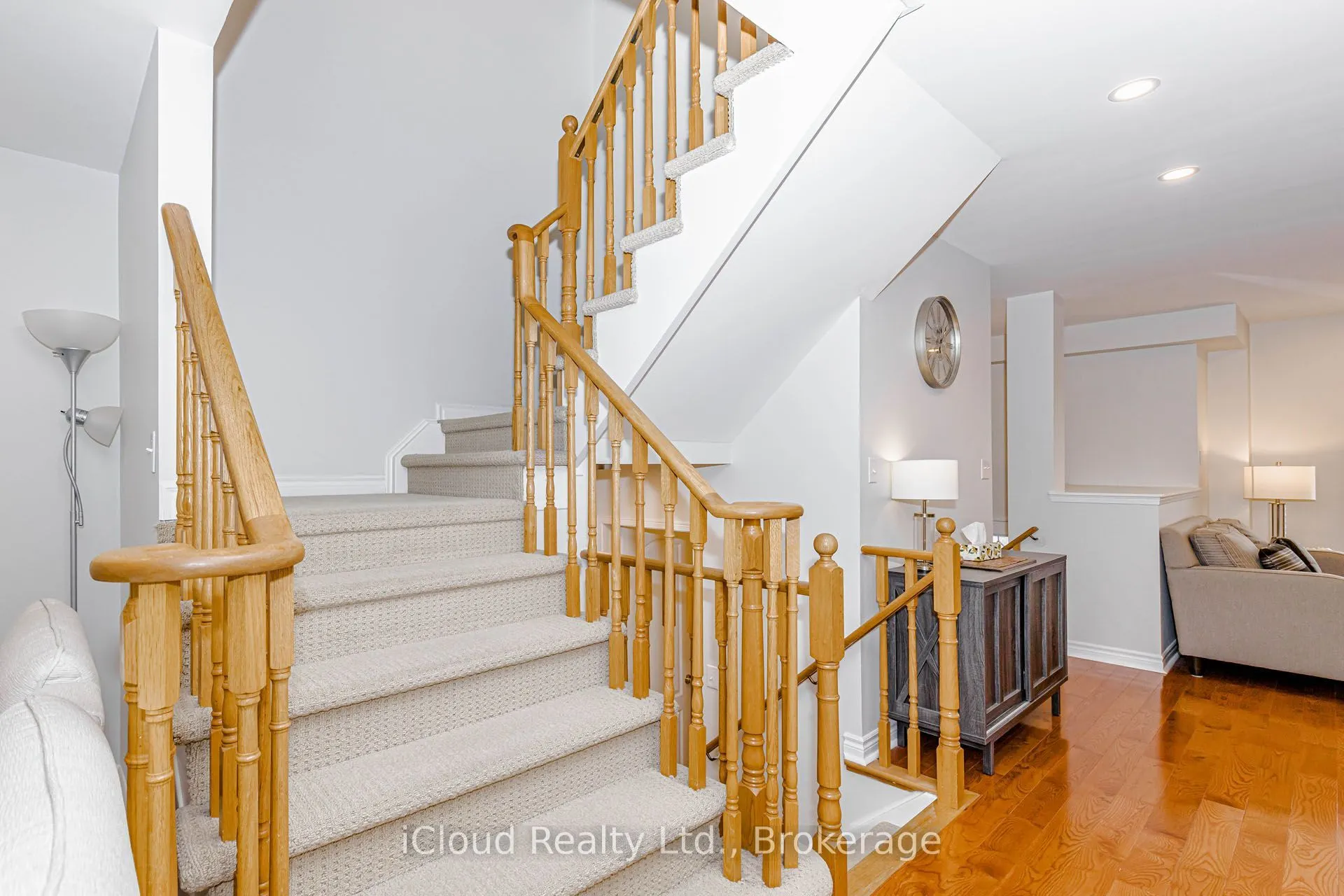 1279 Lamont Crescent