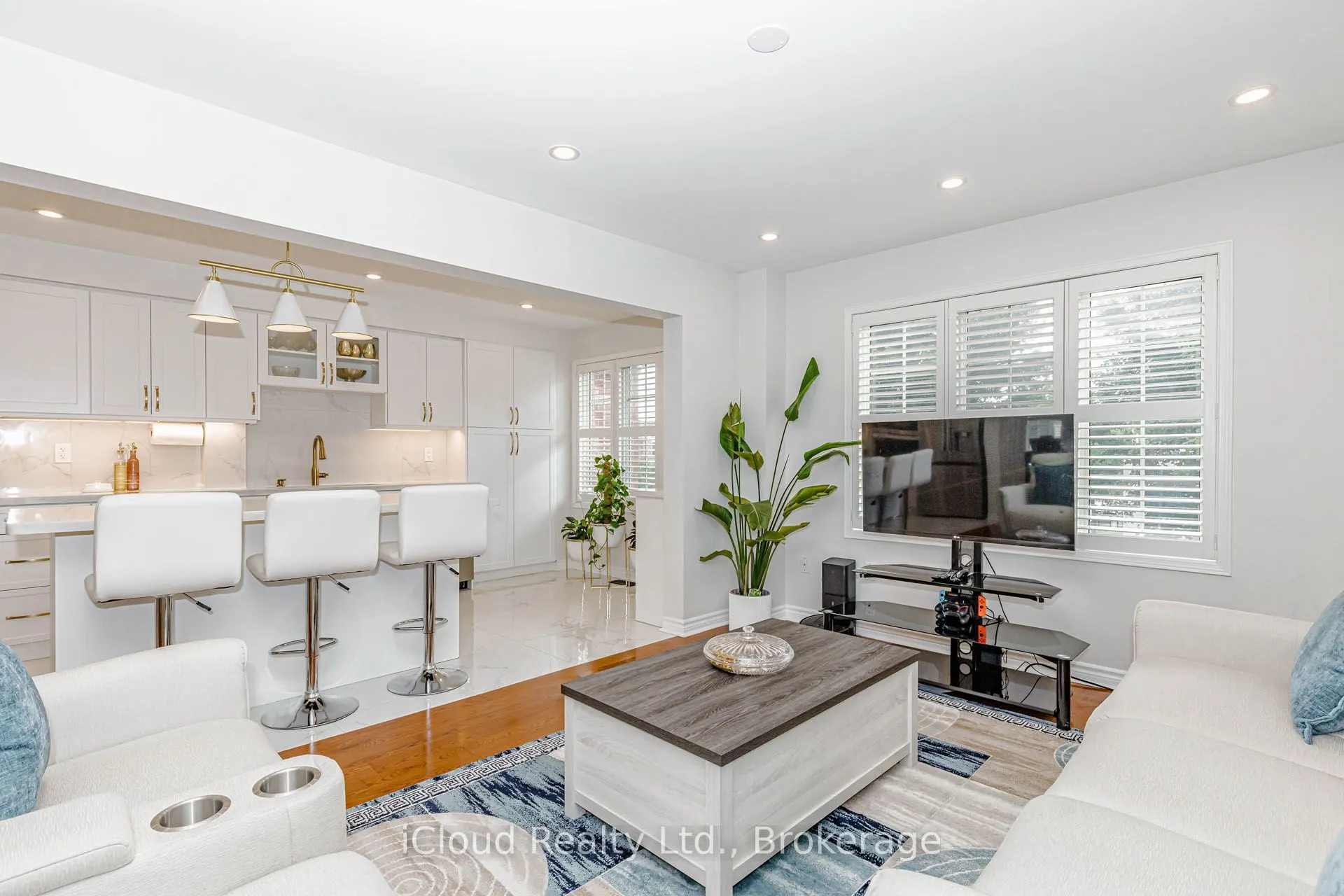 1279 Lamont Crescent