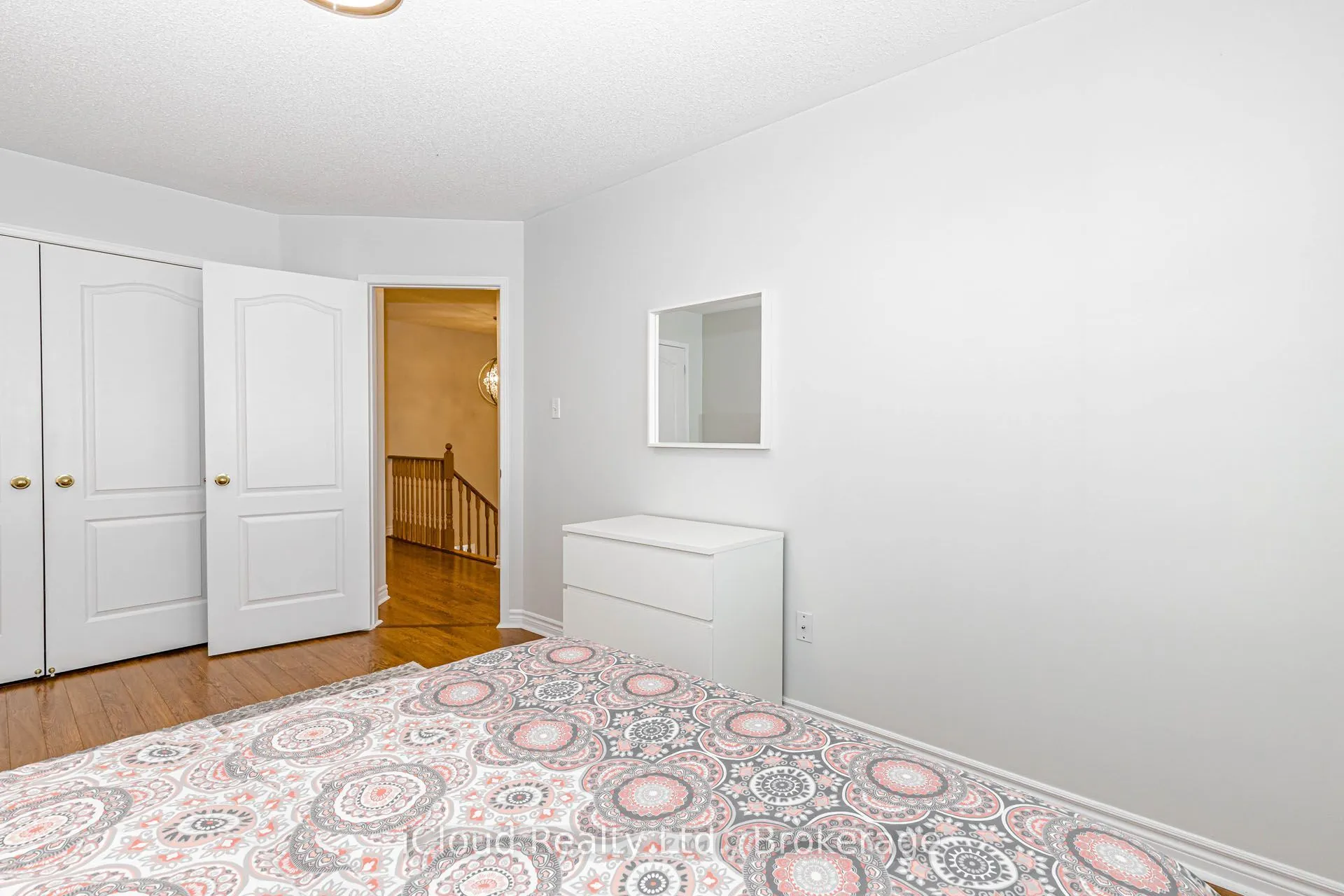 1279 Lamont Crescent