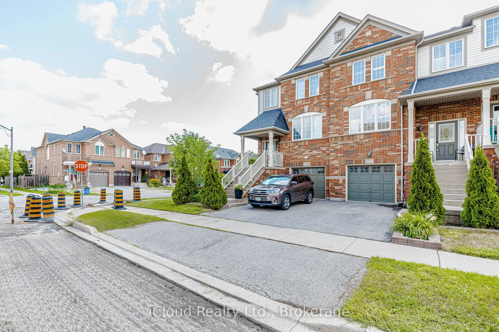 1279 Lamont Crescent