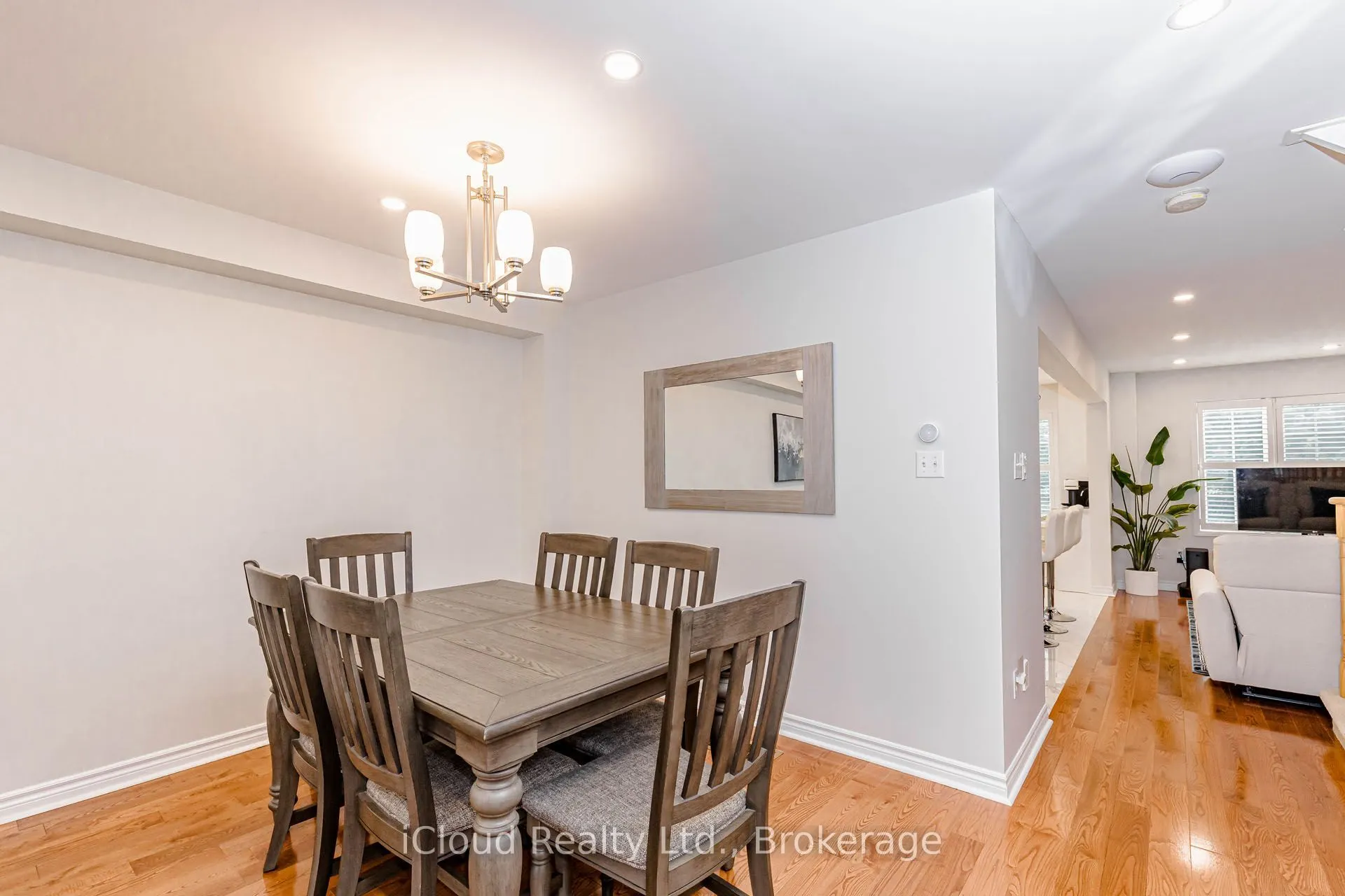 1279 Lamont Crescent