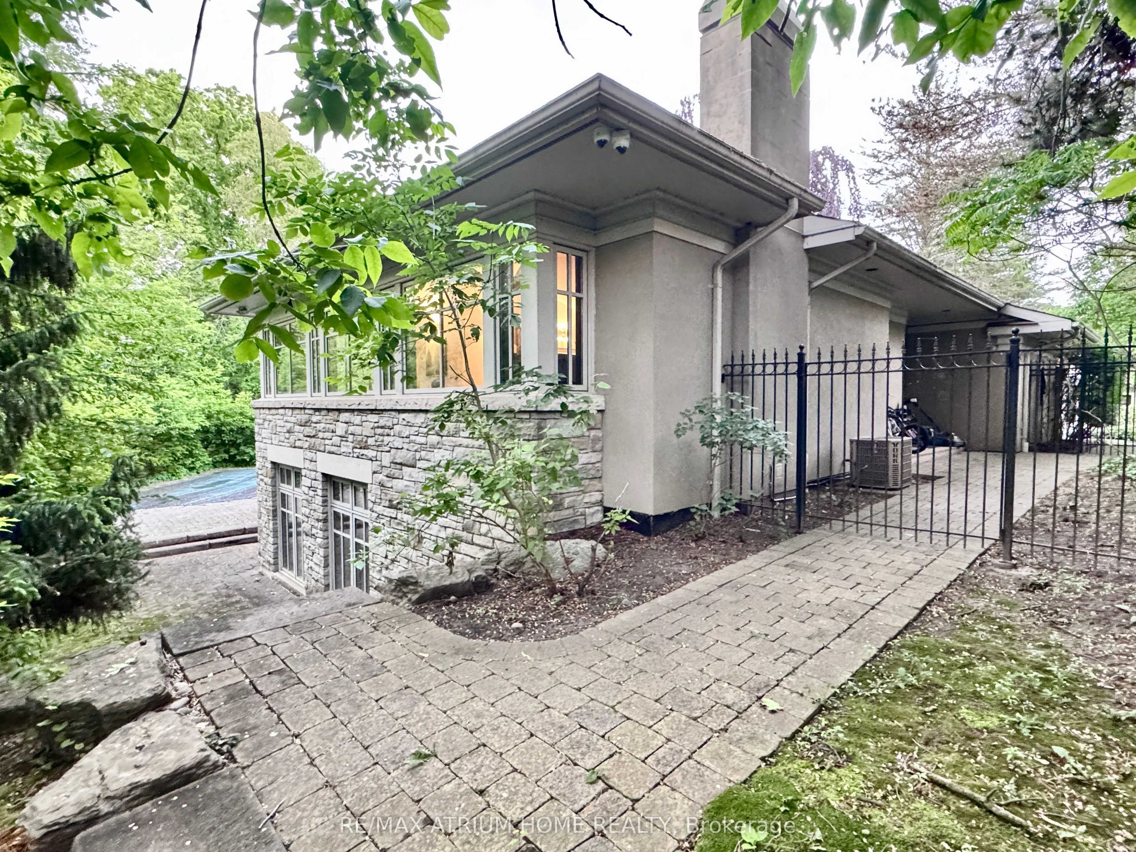 223 Trelawn Avenue