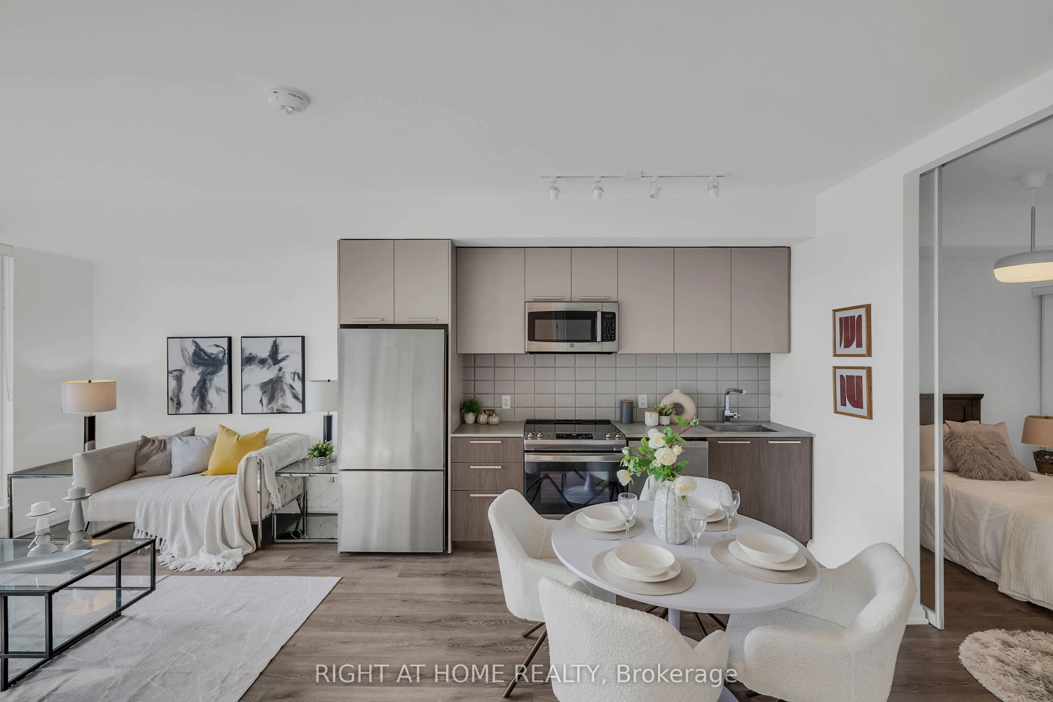 4208 Dundas Street W #414