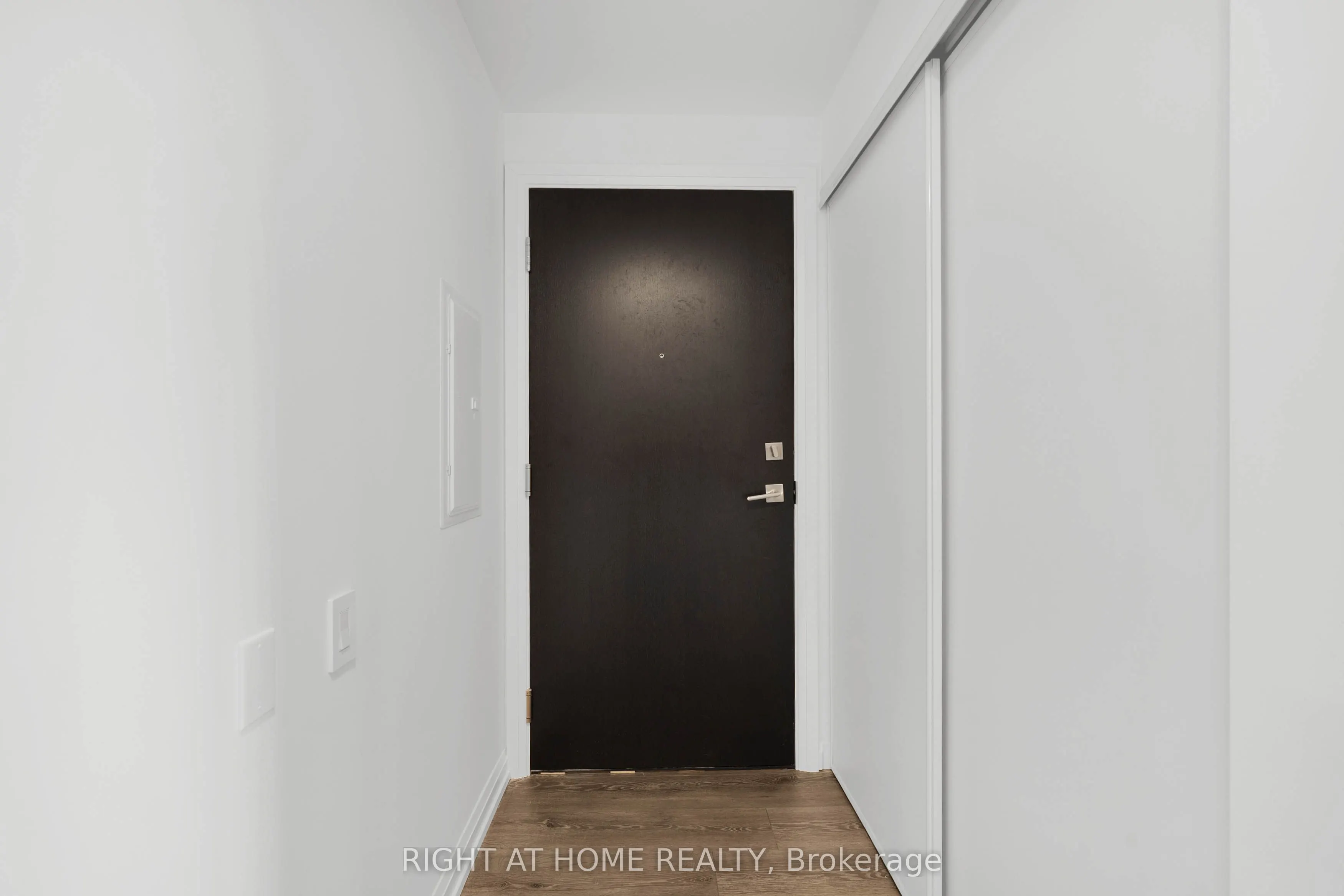 4208 Dundas Street W #414