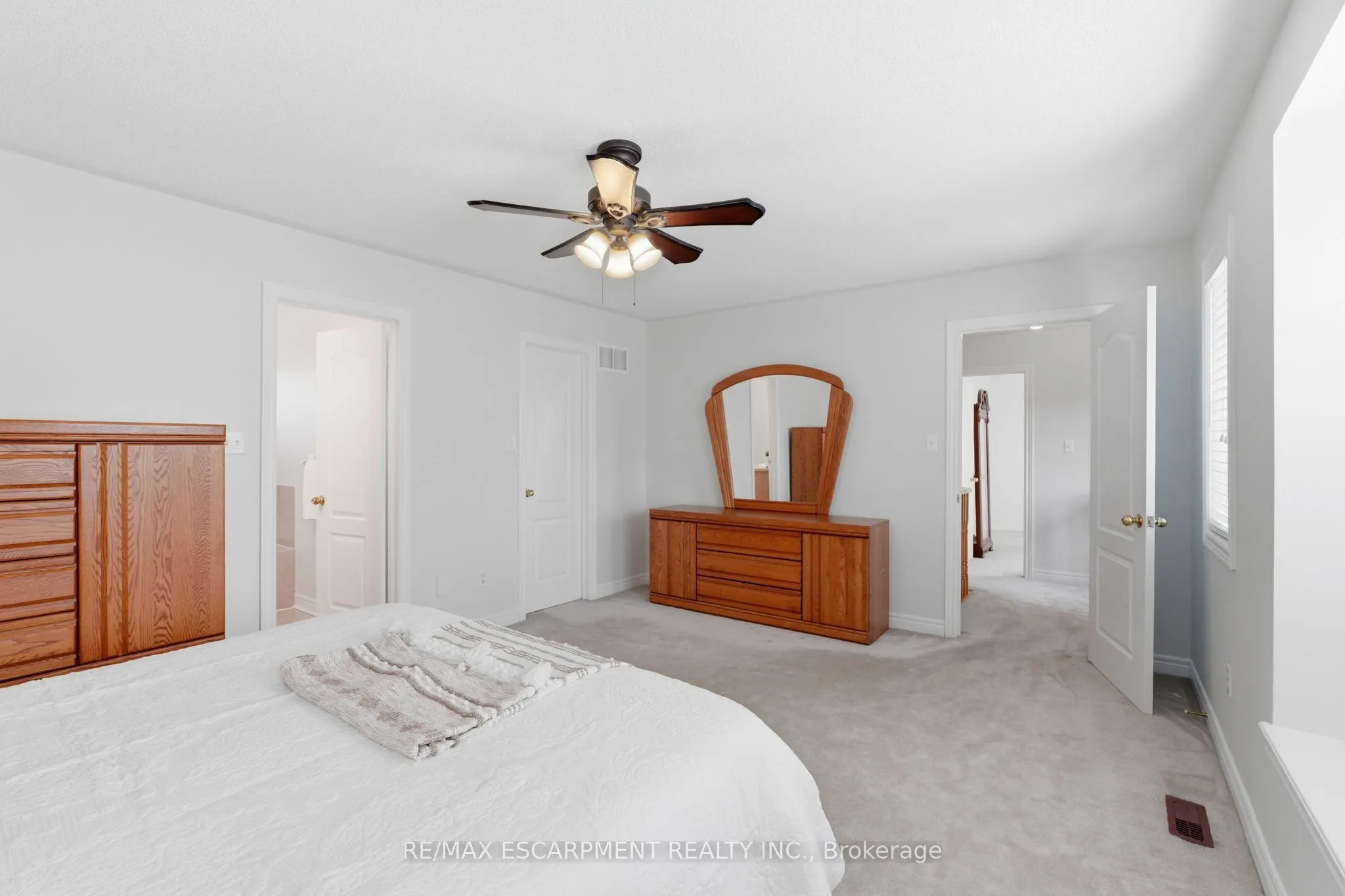 2241 Glazebrook Circle