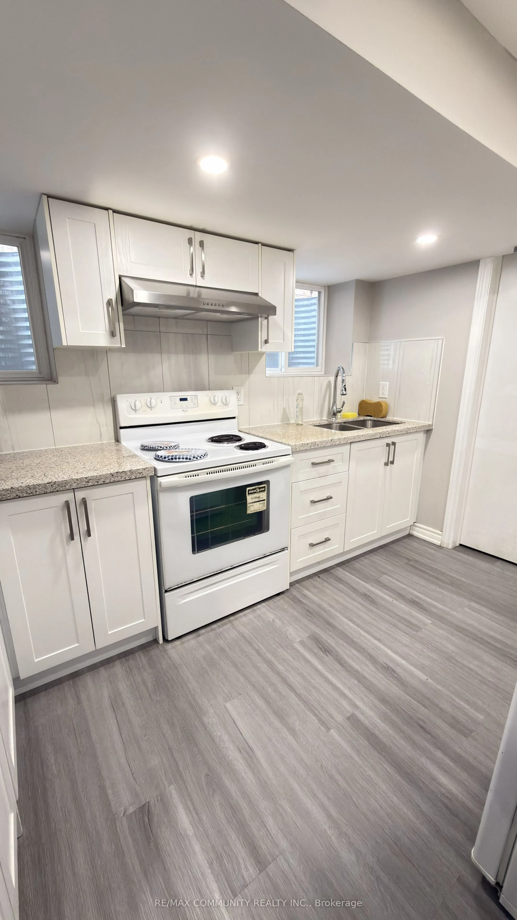 3336 Stoney Crescent