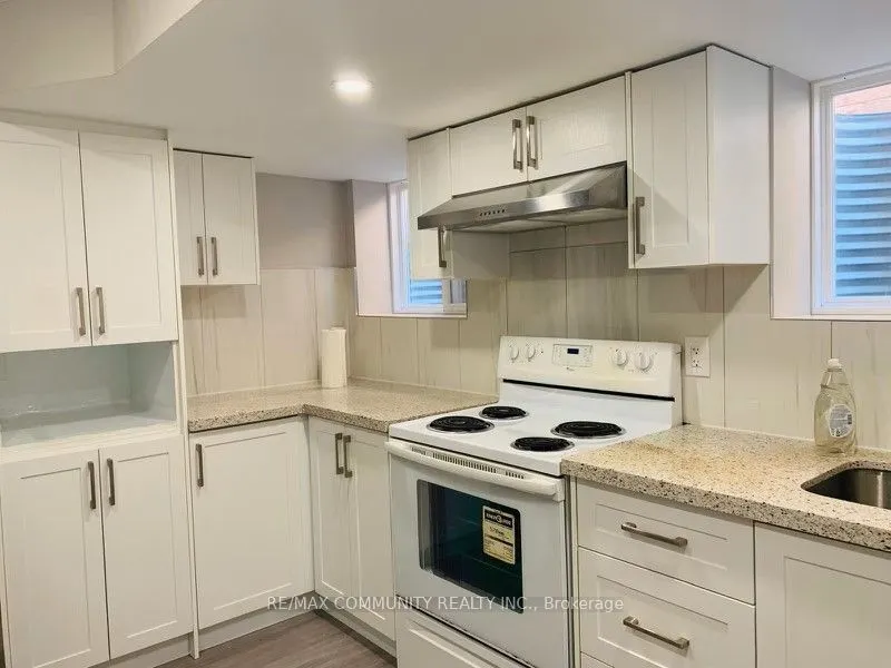 3336 Stoney Crescent