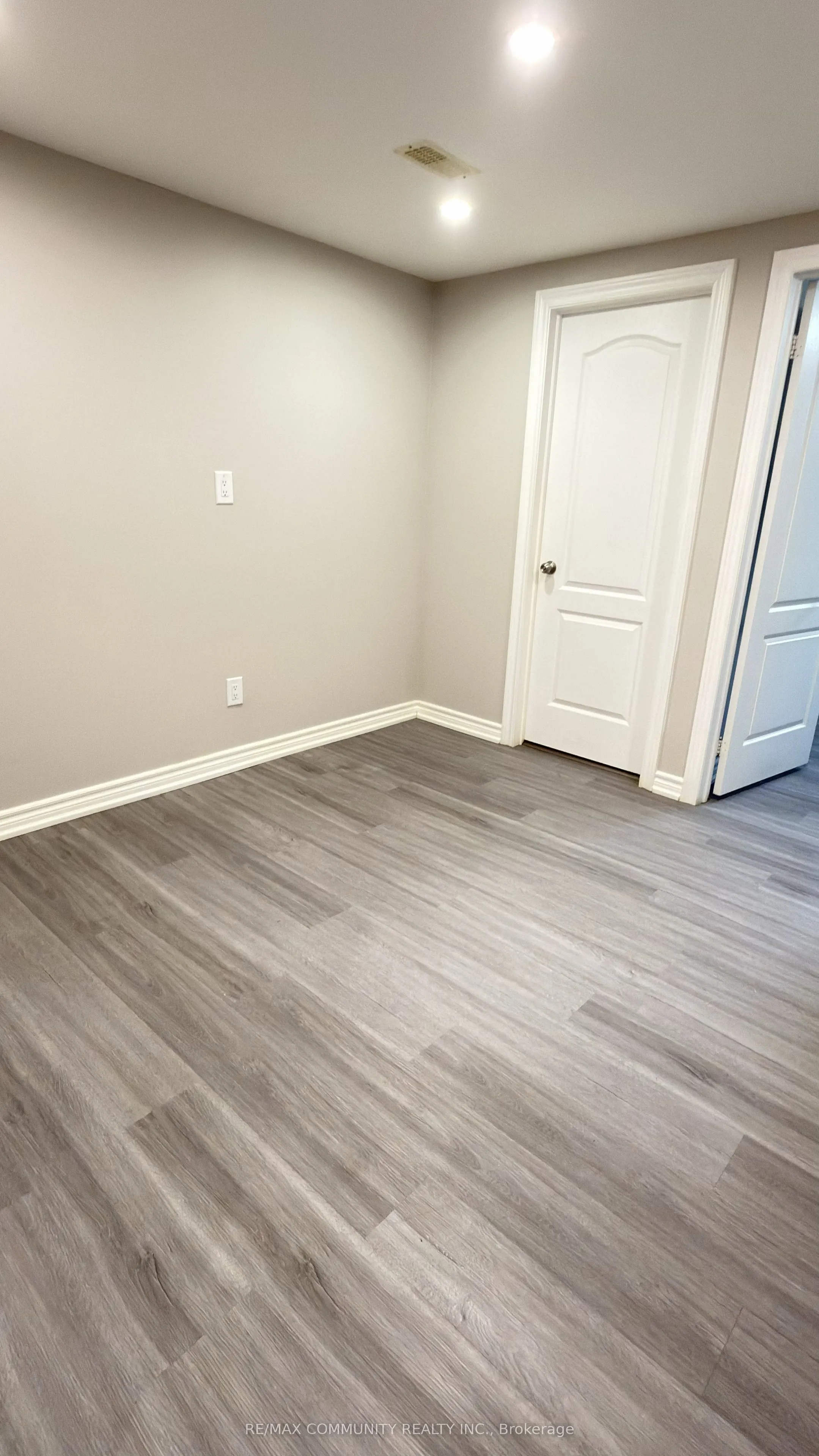 3336 Stoney Crescent