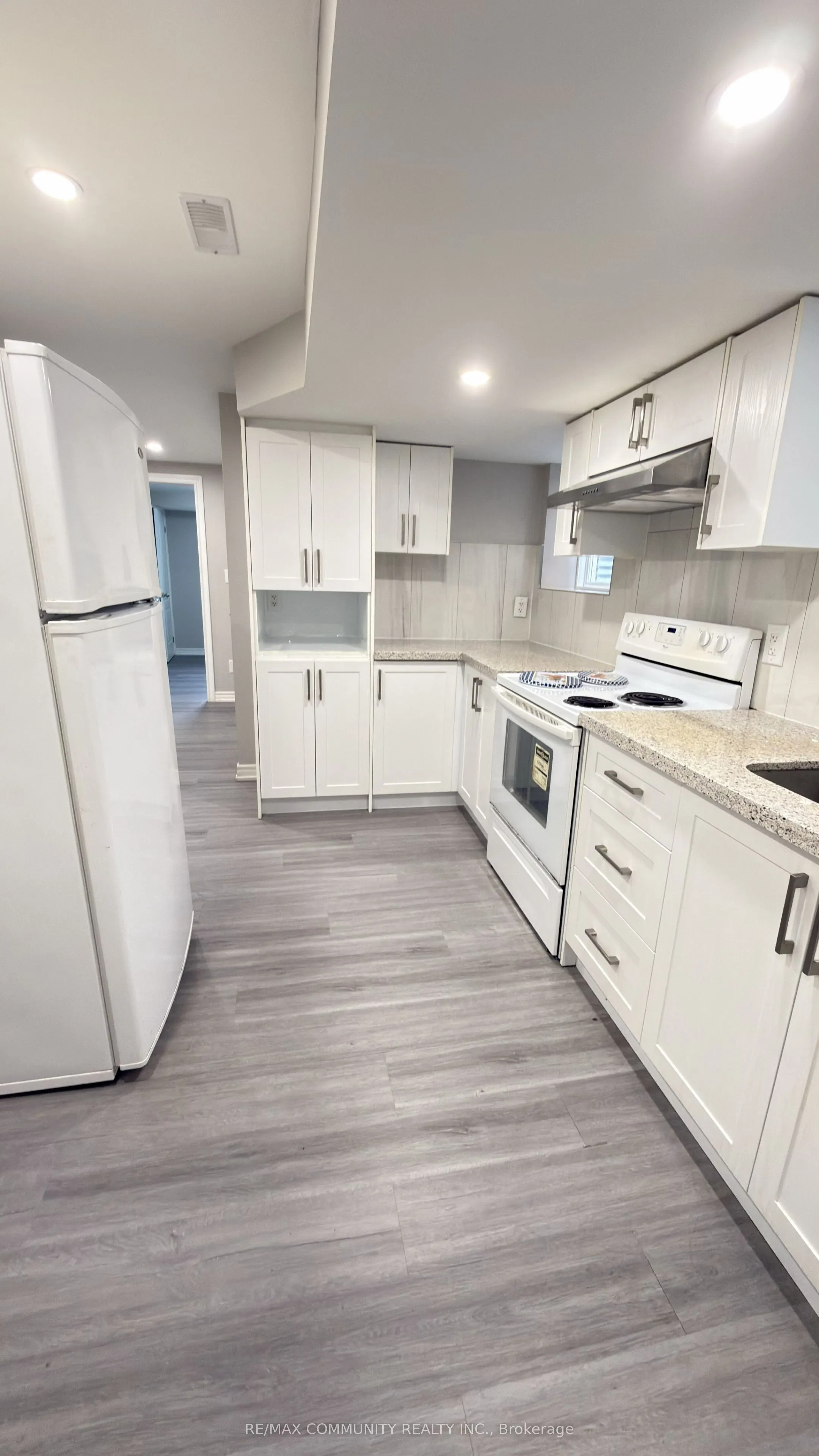 3336 Stoney Crescent