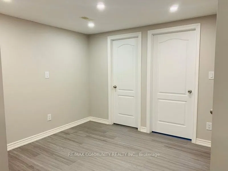 3336 Stoney Crescent