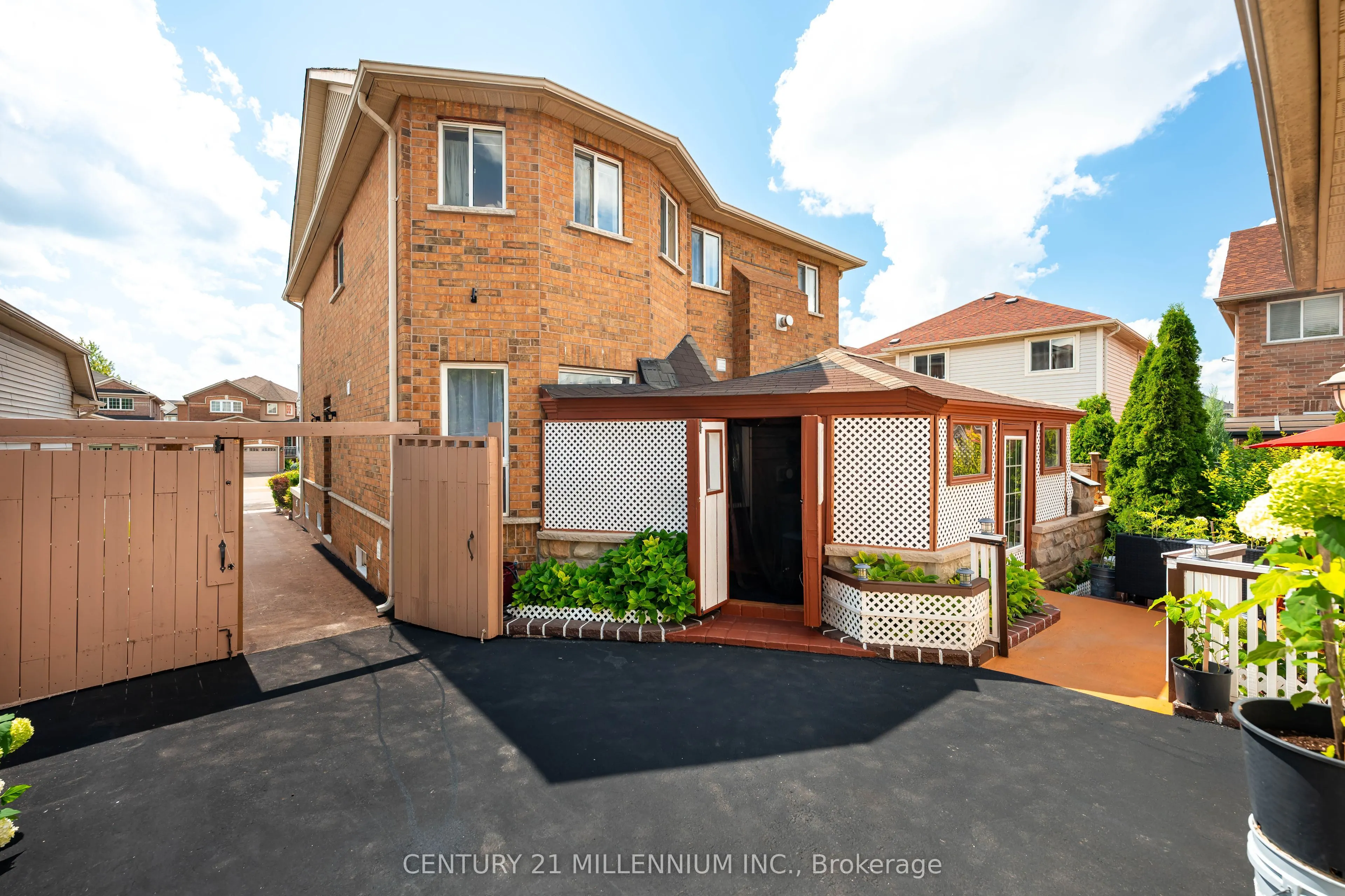 33 Fletchers Creek Boulevard