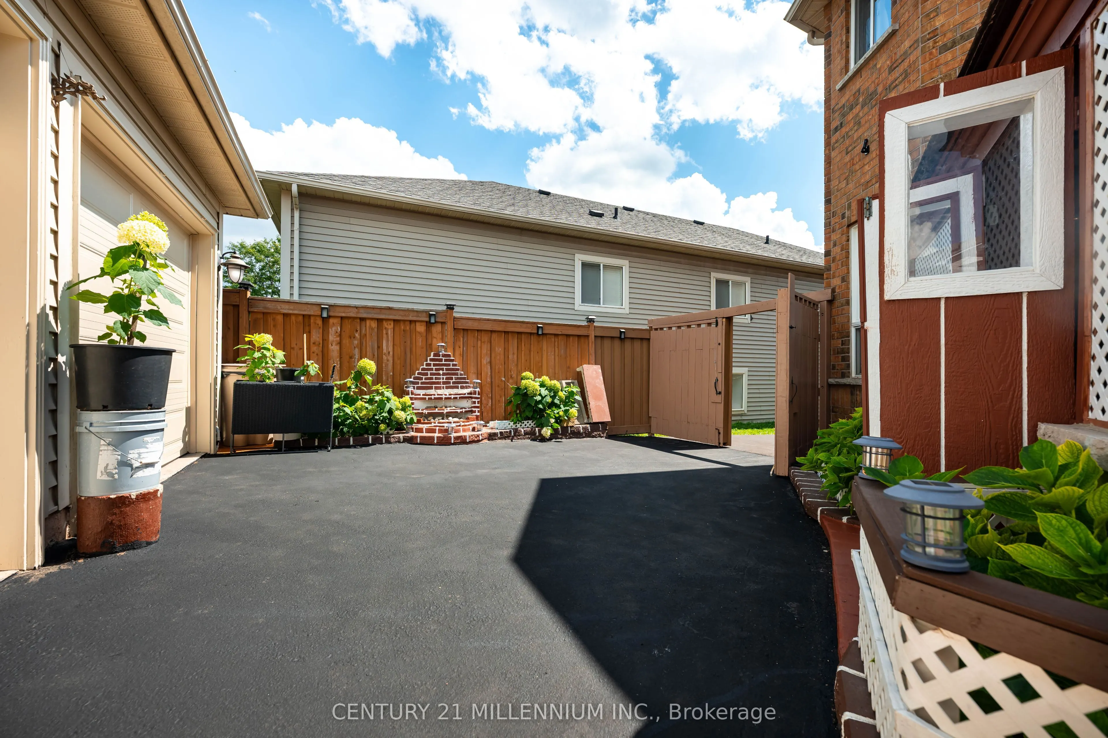 33 Fletchers Creek Boulevard
