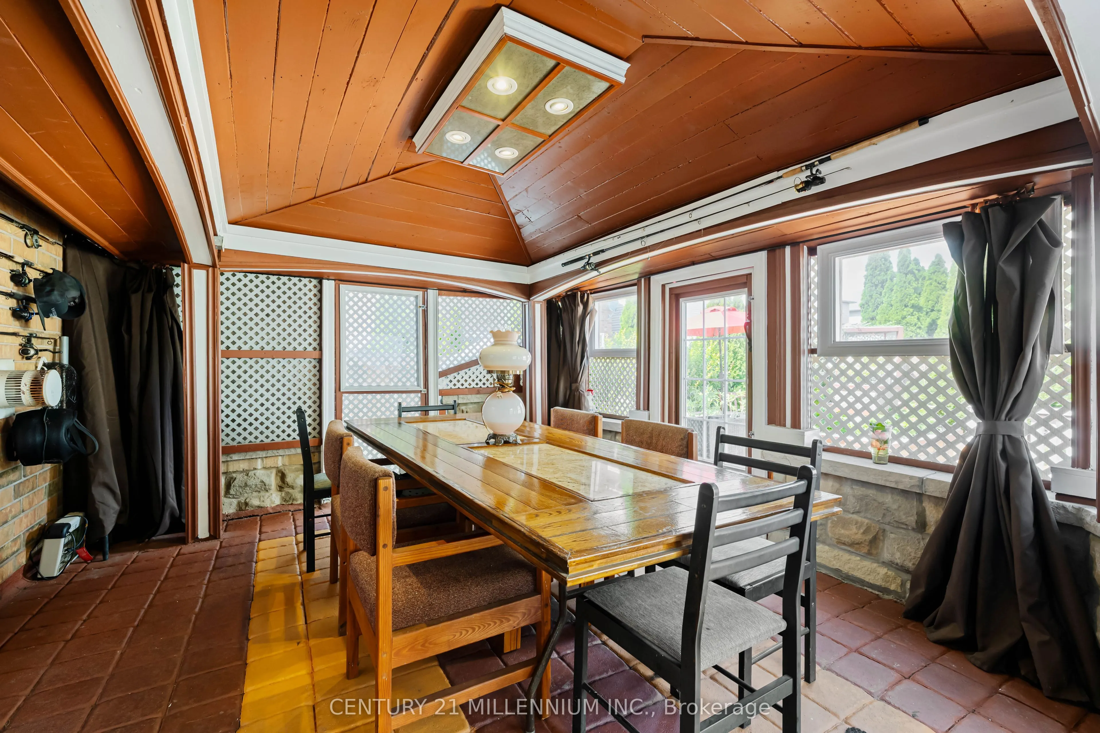 33 Fletchers Creek Boulevard