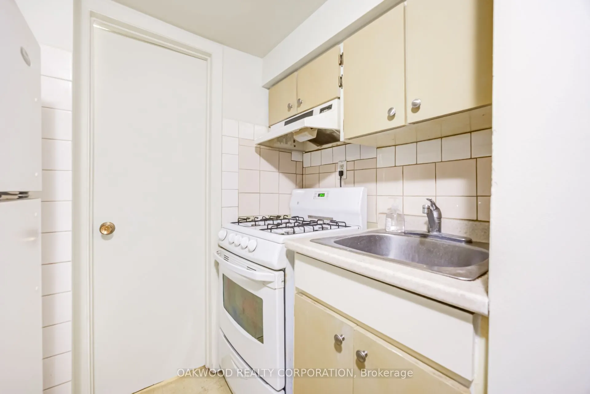 2449 ST CLAIR Avenue W