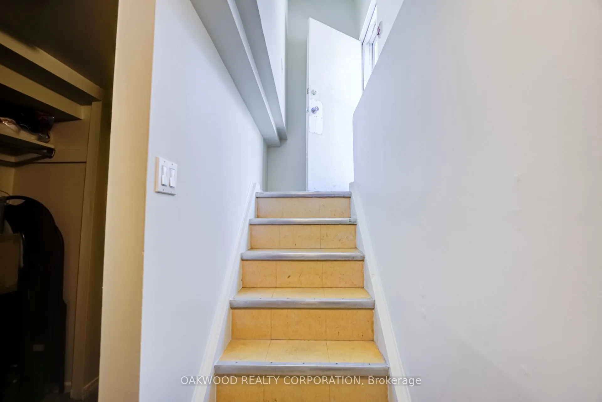 2449 ST CLAIR Avenue W