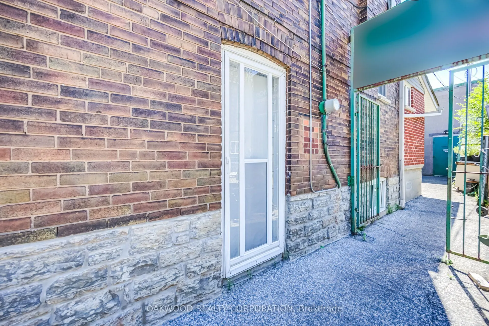 2449 ST CLAIR Avenue W