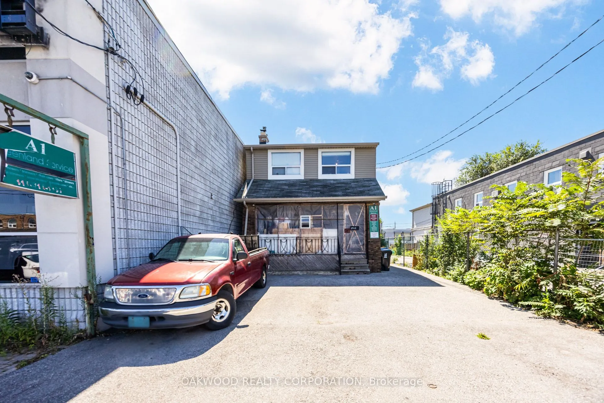 2449 ST CLAIR Avenue W