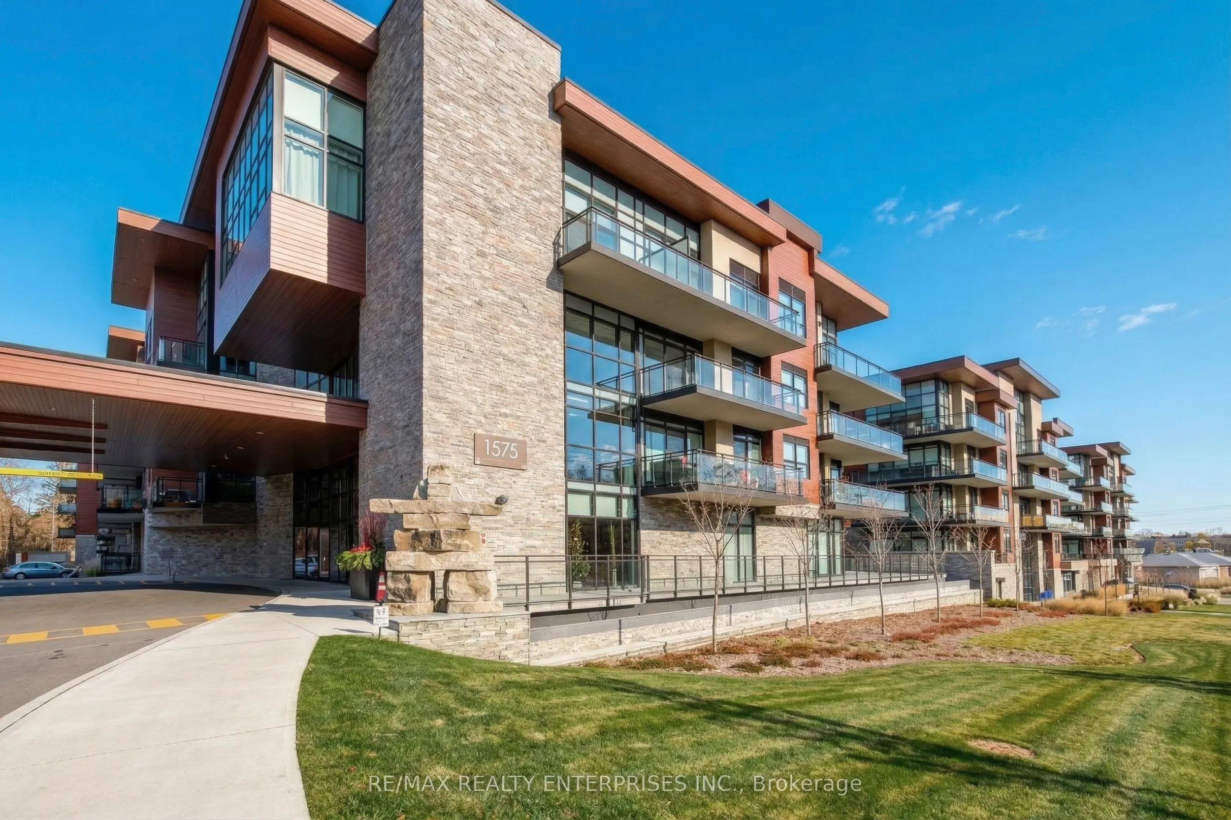 1575 Lakeshore Road W #GR45