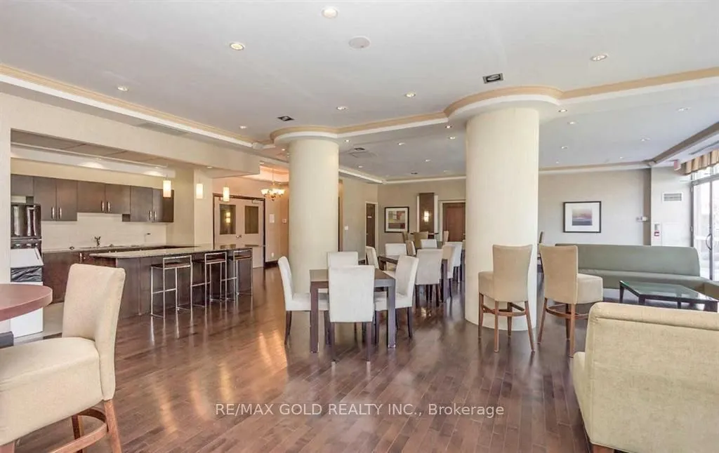 3504 Hurontario Street #807