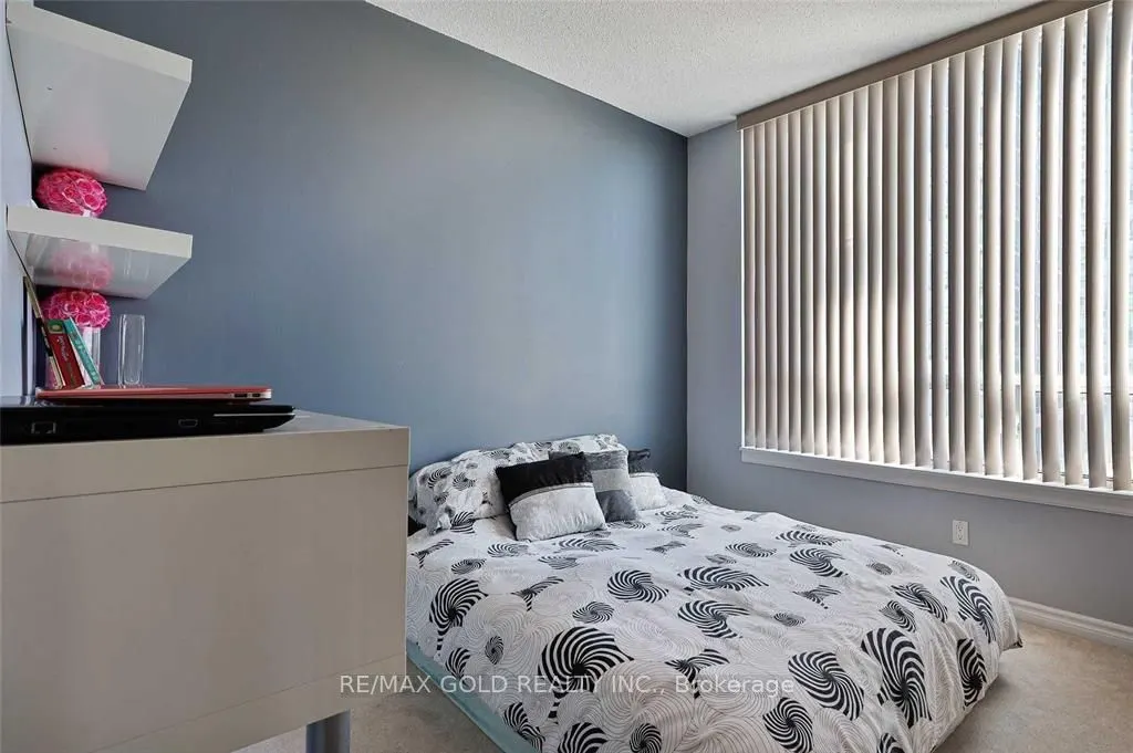 3504 Hurontario Street #807