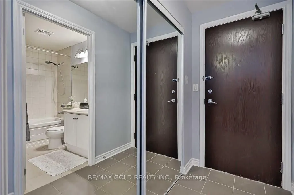 3504 Hurontario Street #807