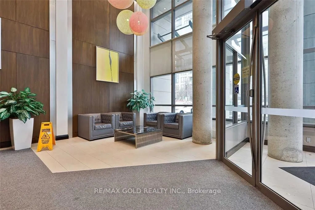 3504 Hurontario Street #807