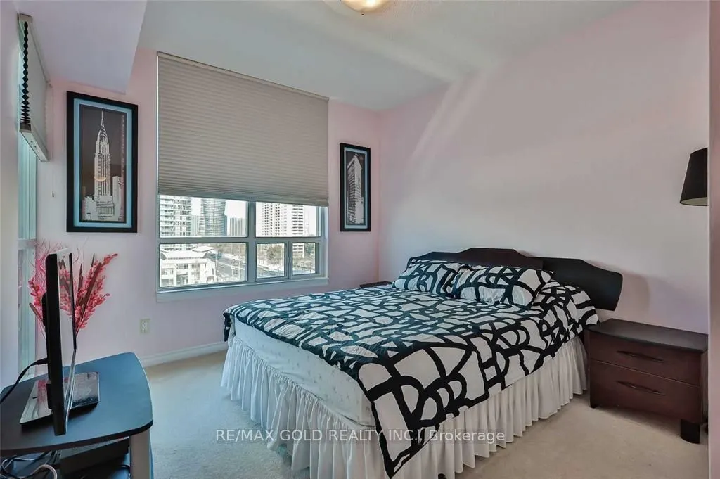 3504 Hurontario Street #807