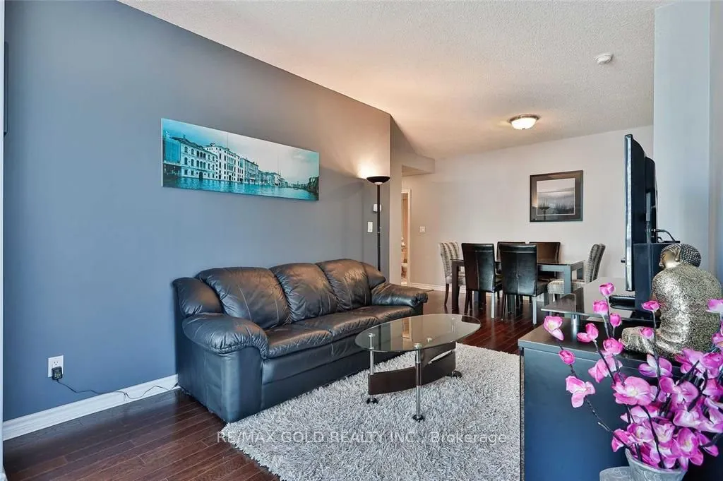 3504 Hurontario Street #807