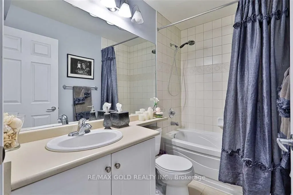 3504 Hurontario Street #807