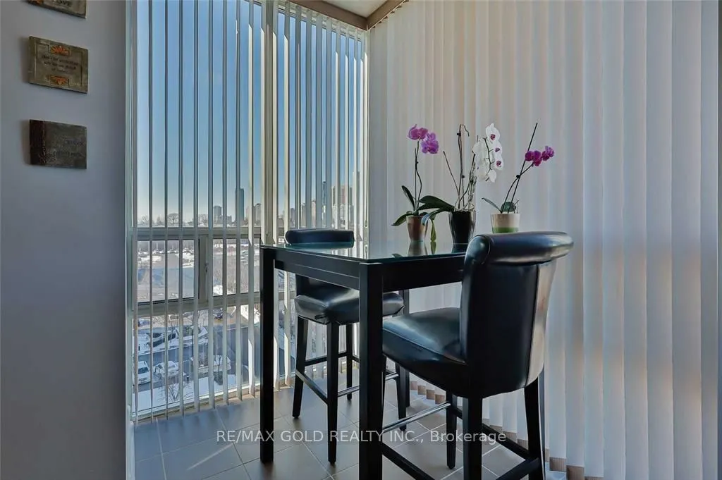3504 Hurontario Street #807