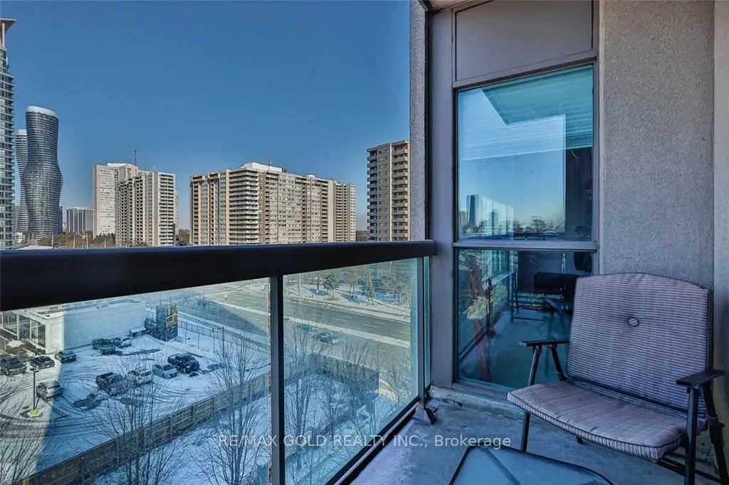 3504 Hurontario Street #807