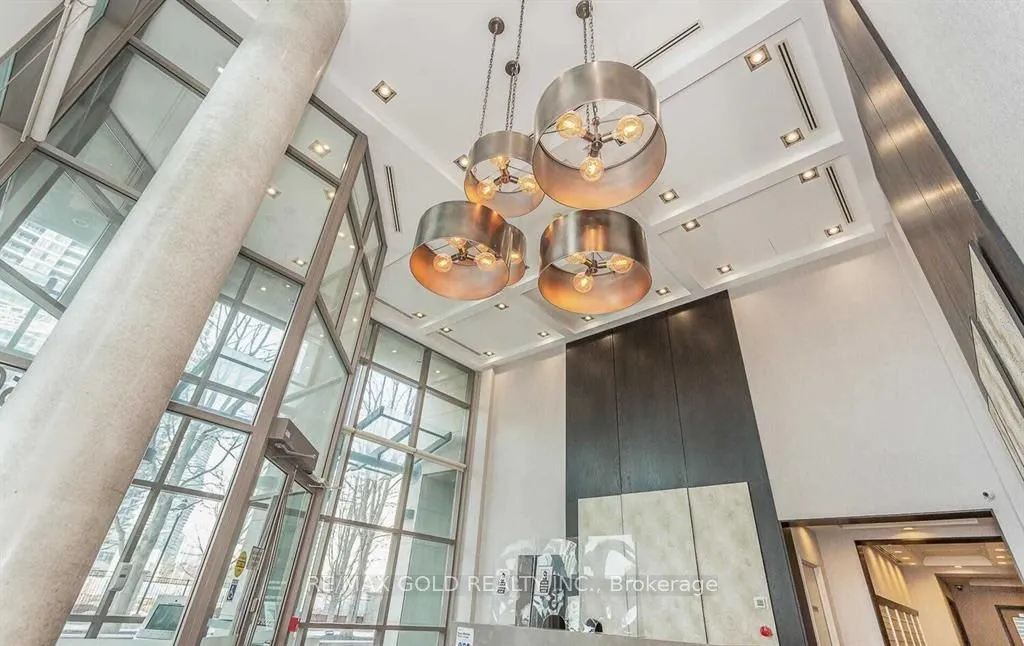 3504 Hurontario Street #807