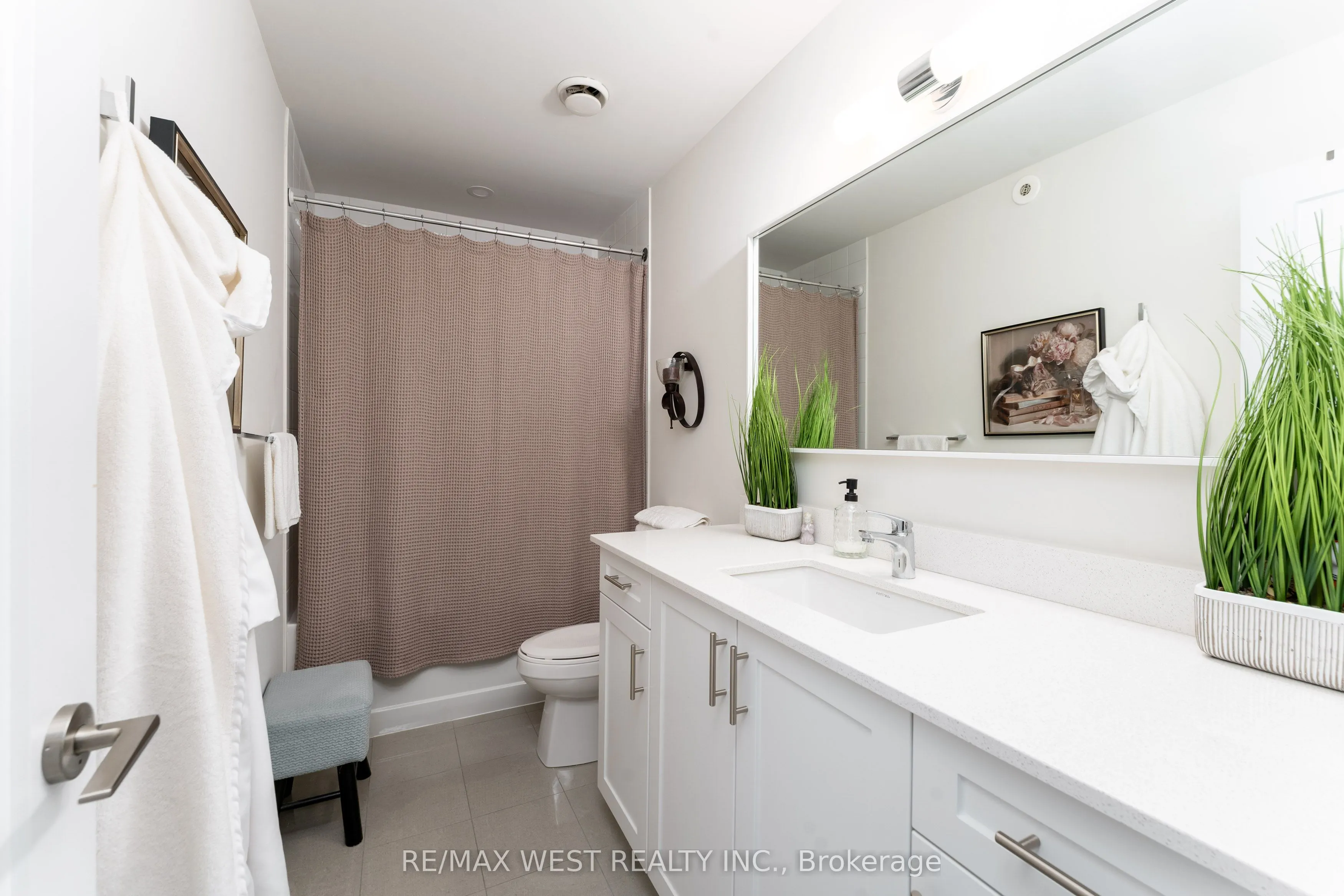 1180 Cawthra Road #105