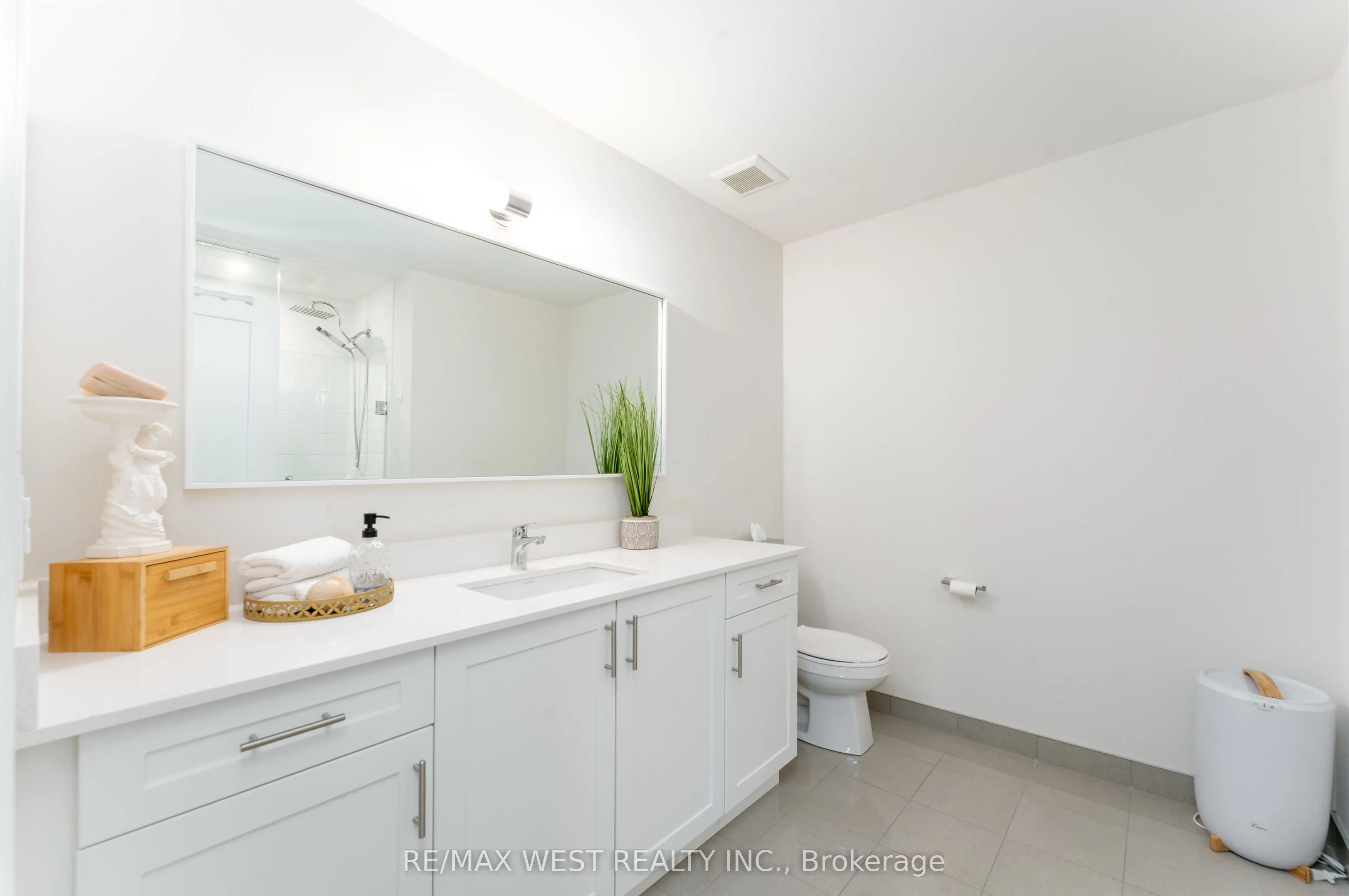 1180 Cawthra Road #105