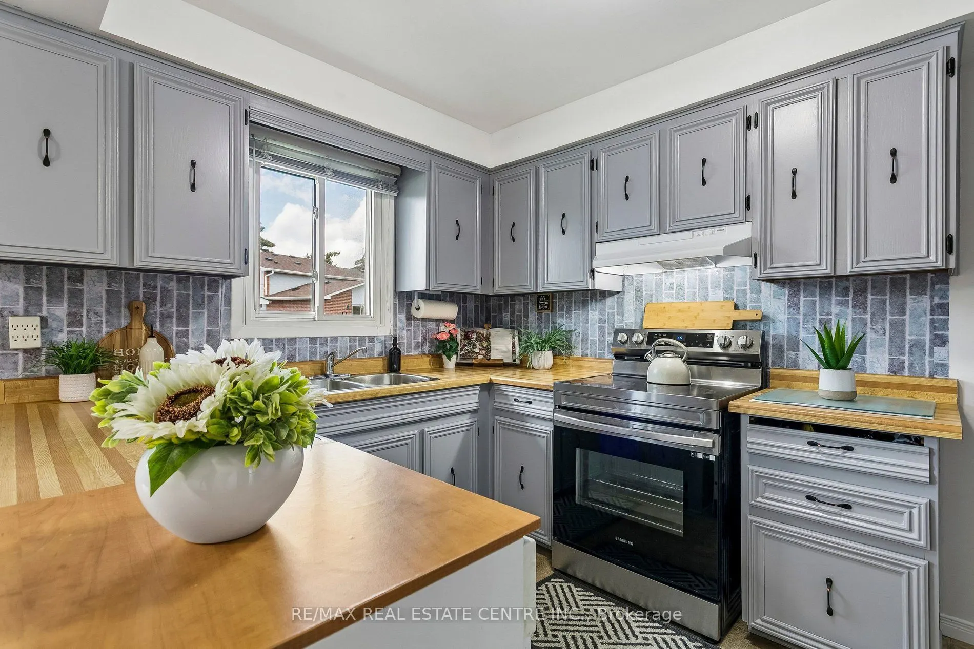 5 Hockley Path